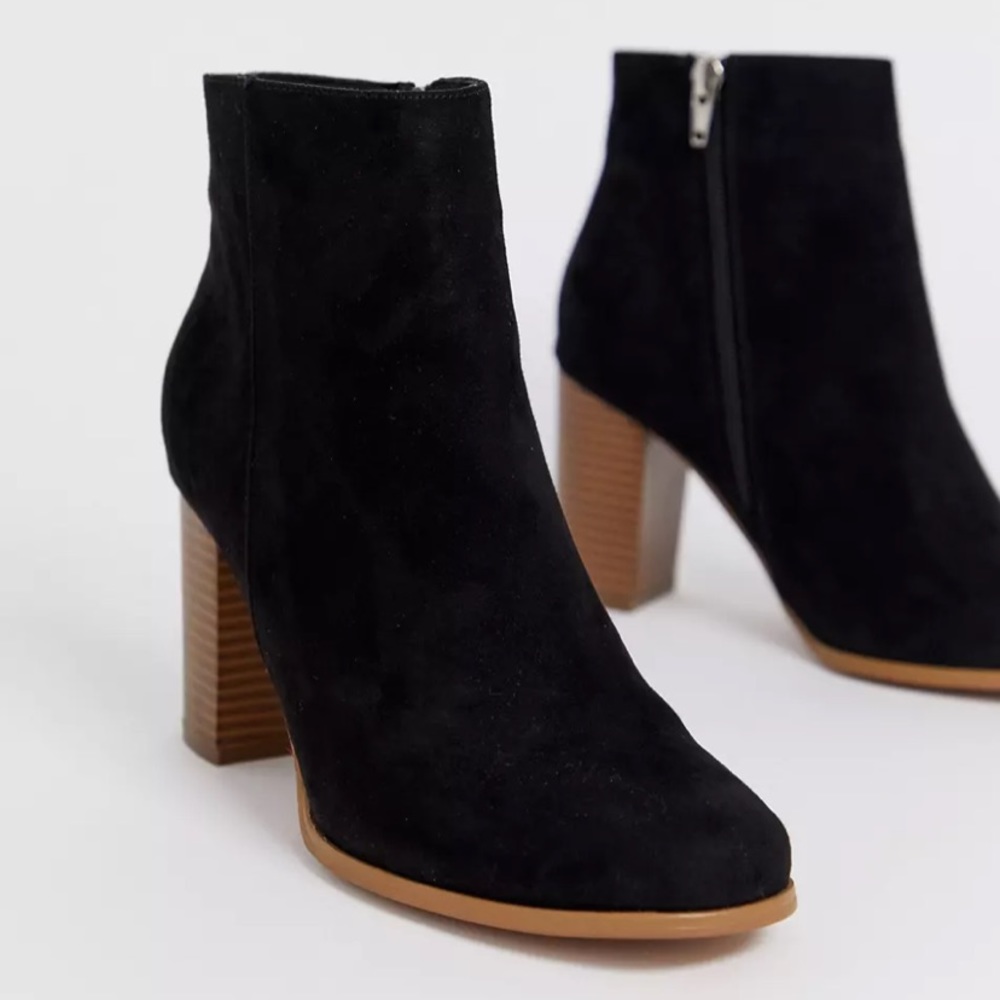 Wide fit heeled black ankle boot